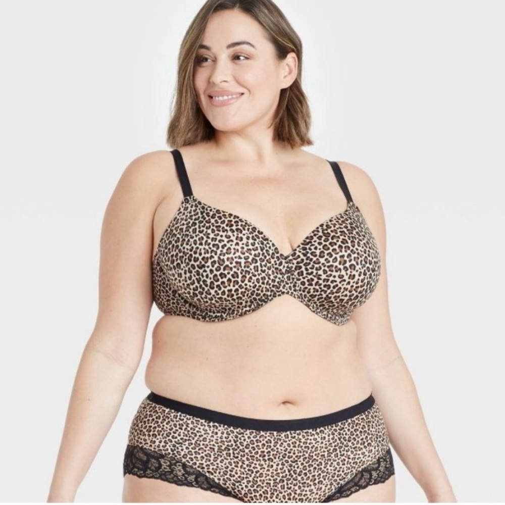 Leopard Print Padded Bra with Black Straps - Picture 2 of 5